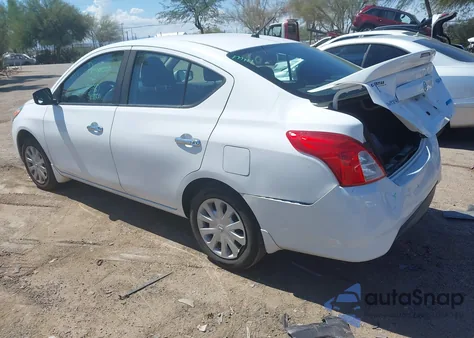 2016 Nissan Versa 1.6 Sv z USA, uszkodzony, nr VIN 3N1CN7AP9GL883048